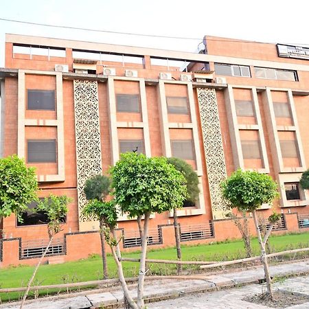 The Dwelling Inn Greater Noida Buitenkant foto