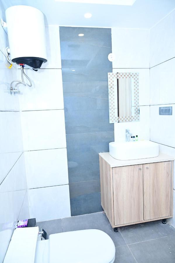 The Dwelling Inn Greater Noida Buitenkant foto