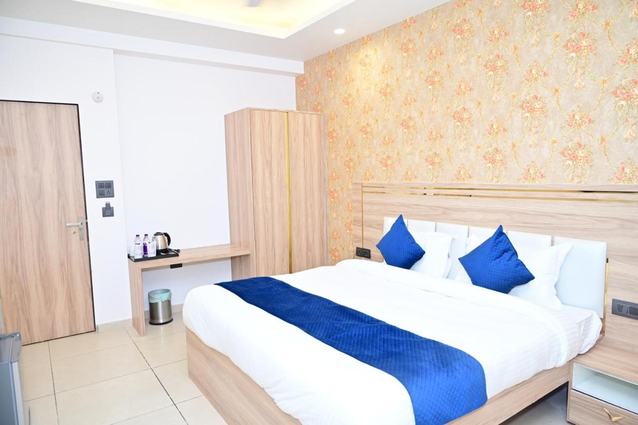 The Dwelling Inn Greater Noida Buitenkant foto