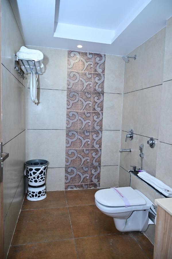 The Dwelling Inn Greater Noida Buitenkant foto