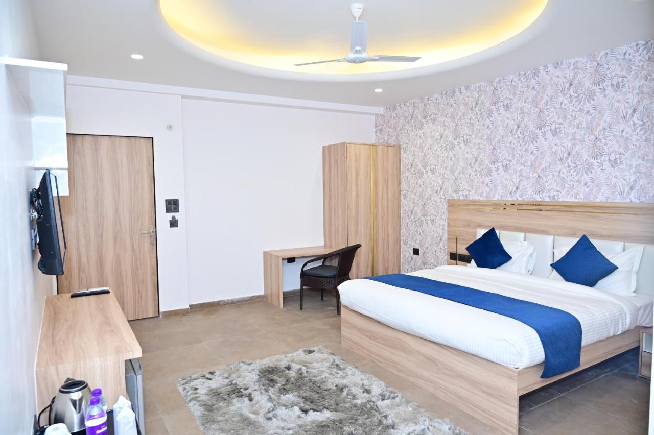 The Dwelling Inn Greater Noida Buitenkant foto