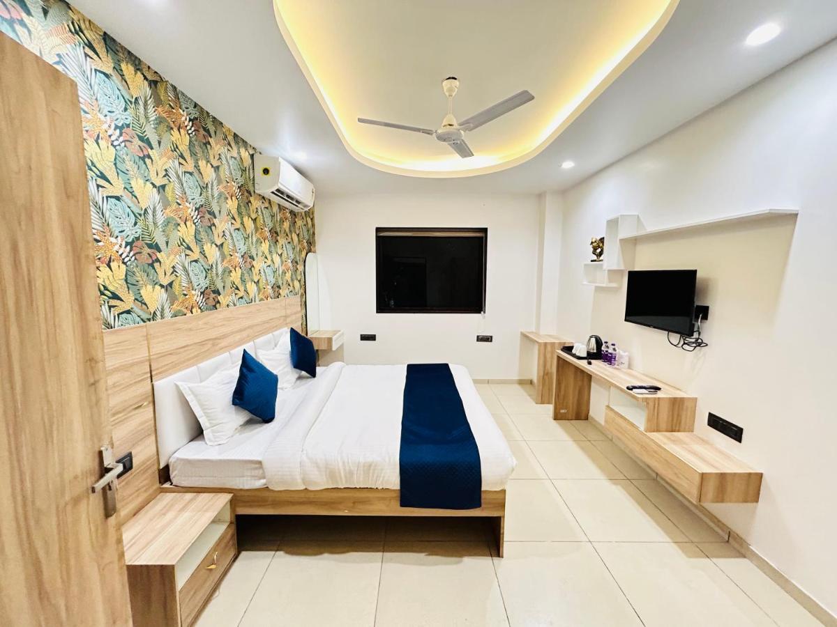 The Dwelling Inn Greater Noida Buitenkant foto