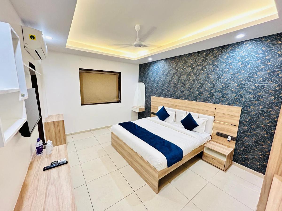 The Dwelling Inn Greater Noida Buitenkant foto