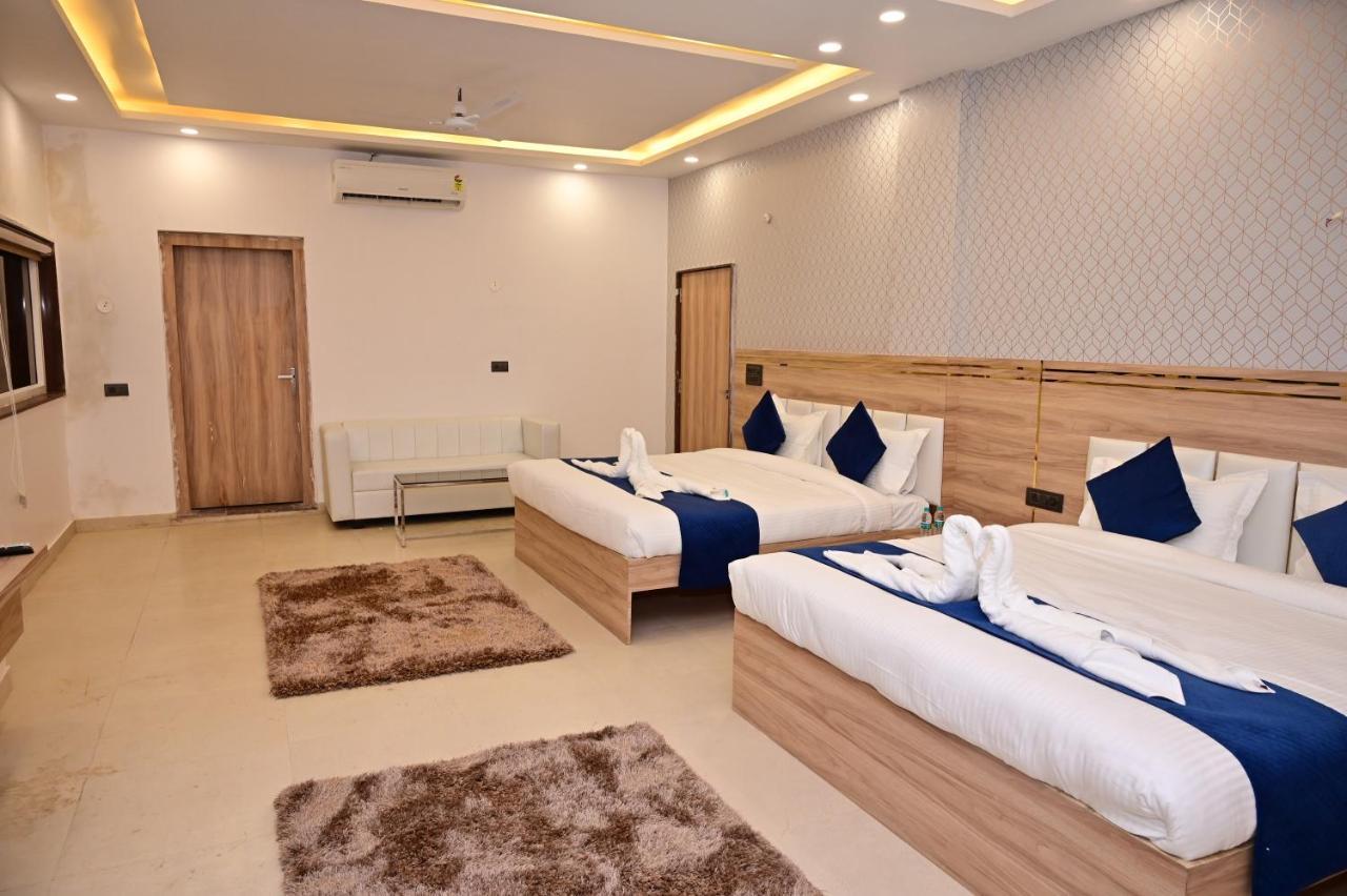 The Dwelling Inn Greater Noida Buitenkant foto