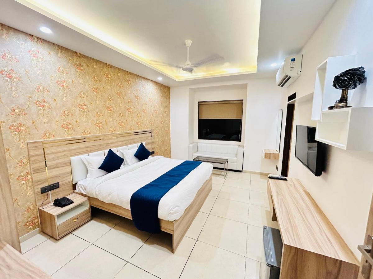 The Dwelling Inn Greater Noida Buitenkant foto
