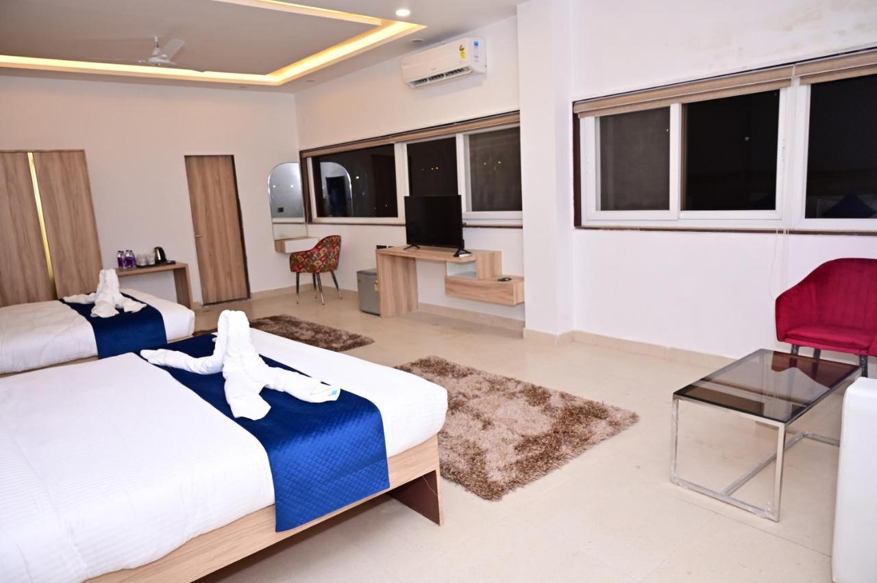 The Dwelling Inn Greater Noida Buitenkant foto