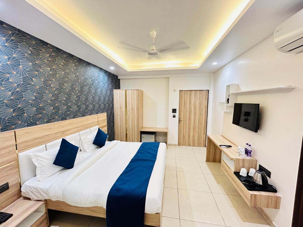 The Dwelling Inn Greater Noida Buitenkant foto