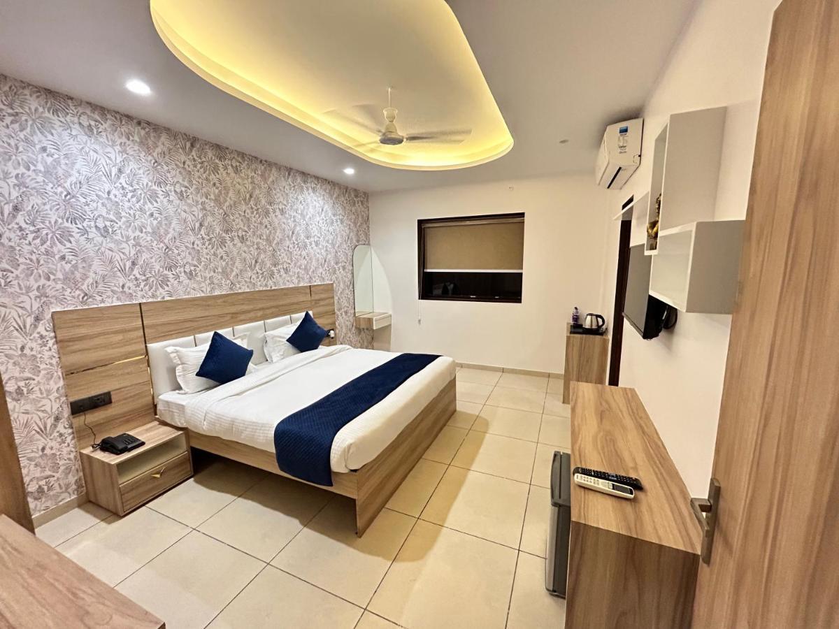 The Dwelling Inn Greater Noida Buitenkant foto