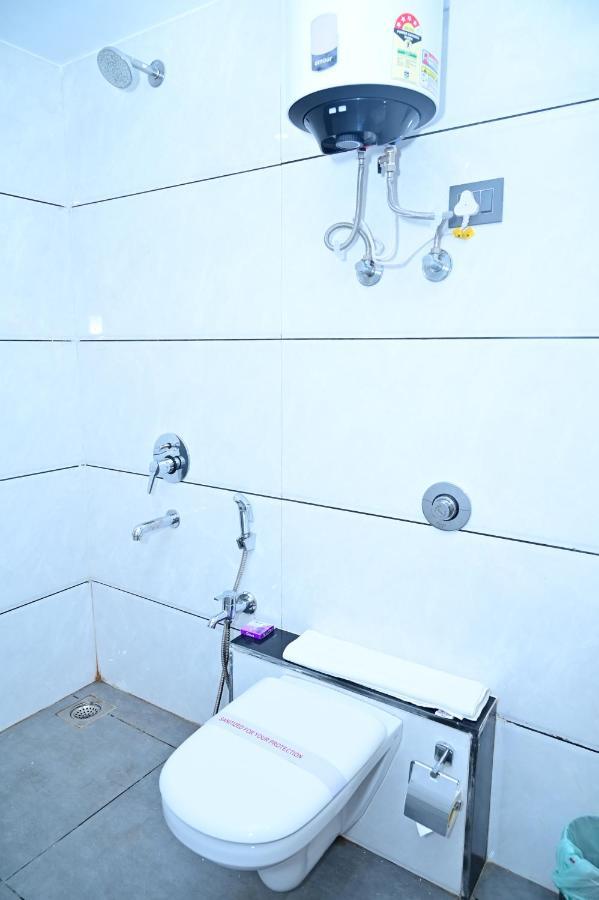 The Dwelling Inn Greater Noida Buitenkant foto