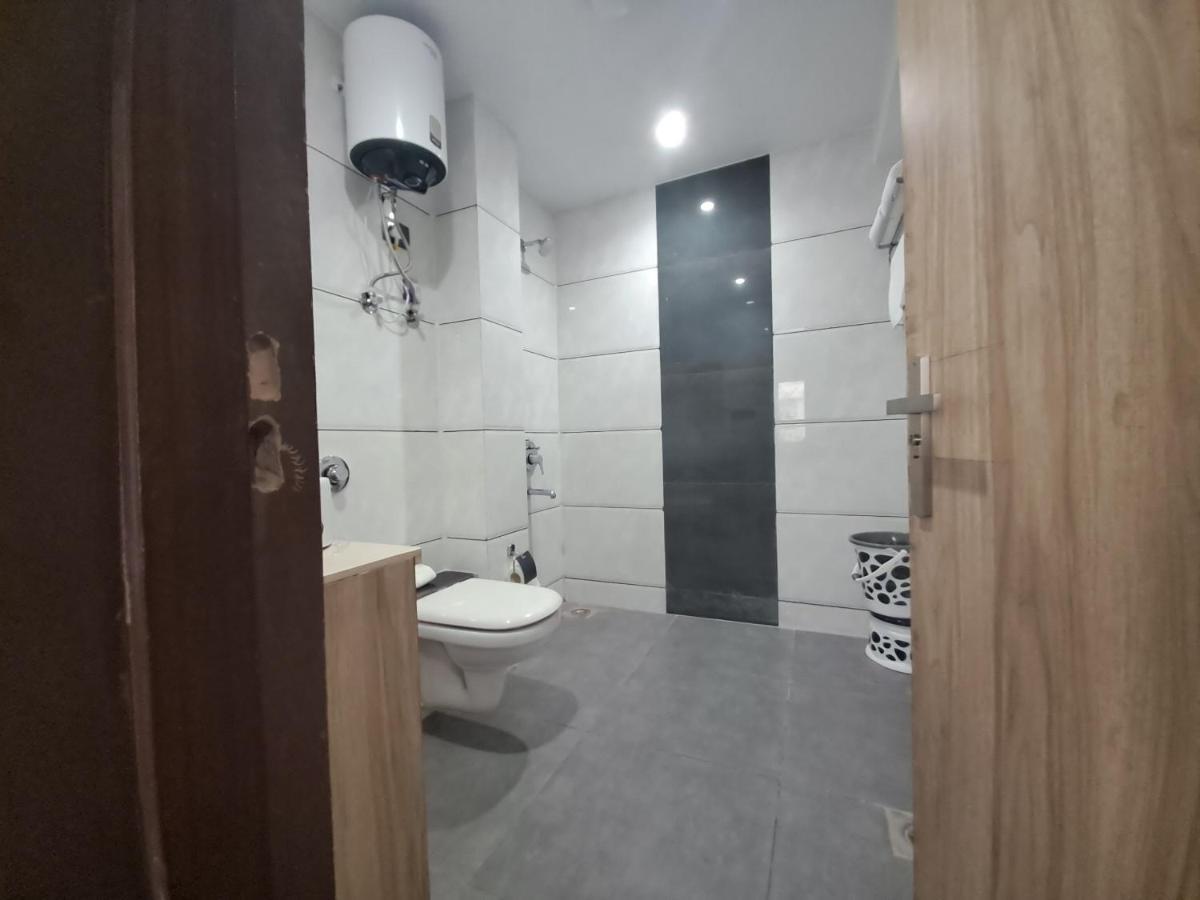 The Dwelling Inn Greater Noida Buitenkant foto