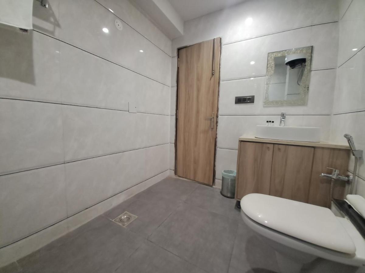 The Dwelling Inn Greater Noida Buitenkant foto